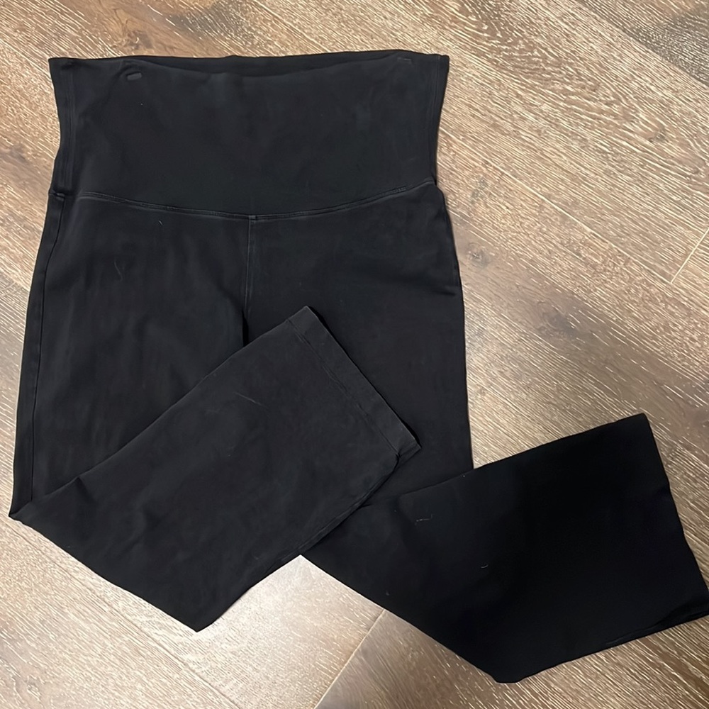 EXPRESS 3/4 LEGGINGS (Wide Leg). Size M. Inseam 22”